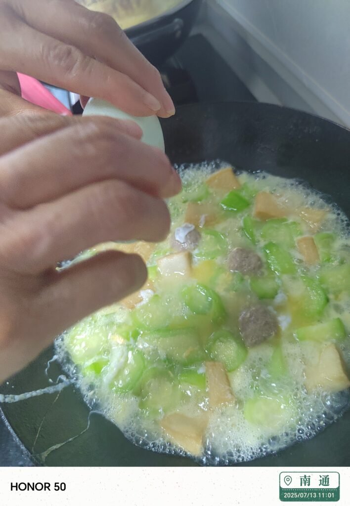 Loofah, Meatball & Egg Soup